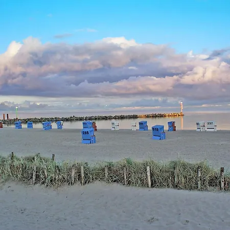 Blockhaus Mit Wintergarten In Strandnaehe *